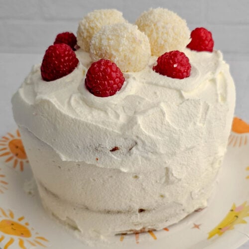 Smash cake with whipped cream1