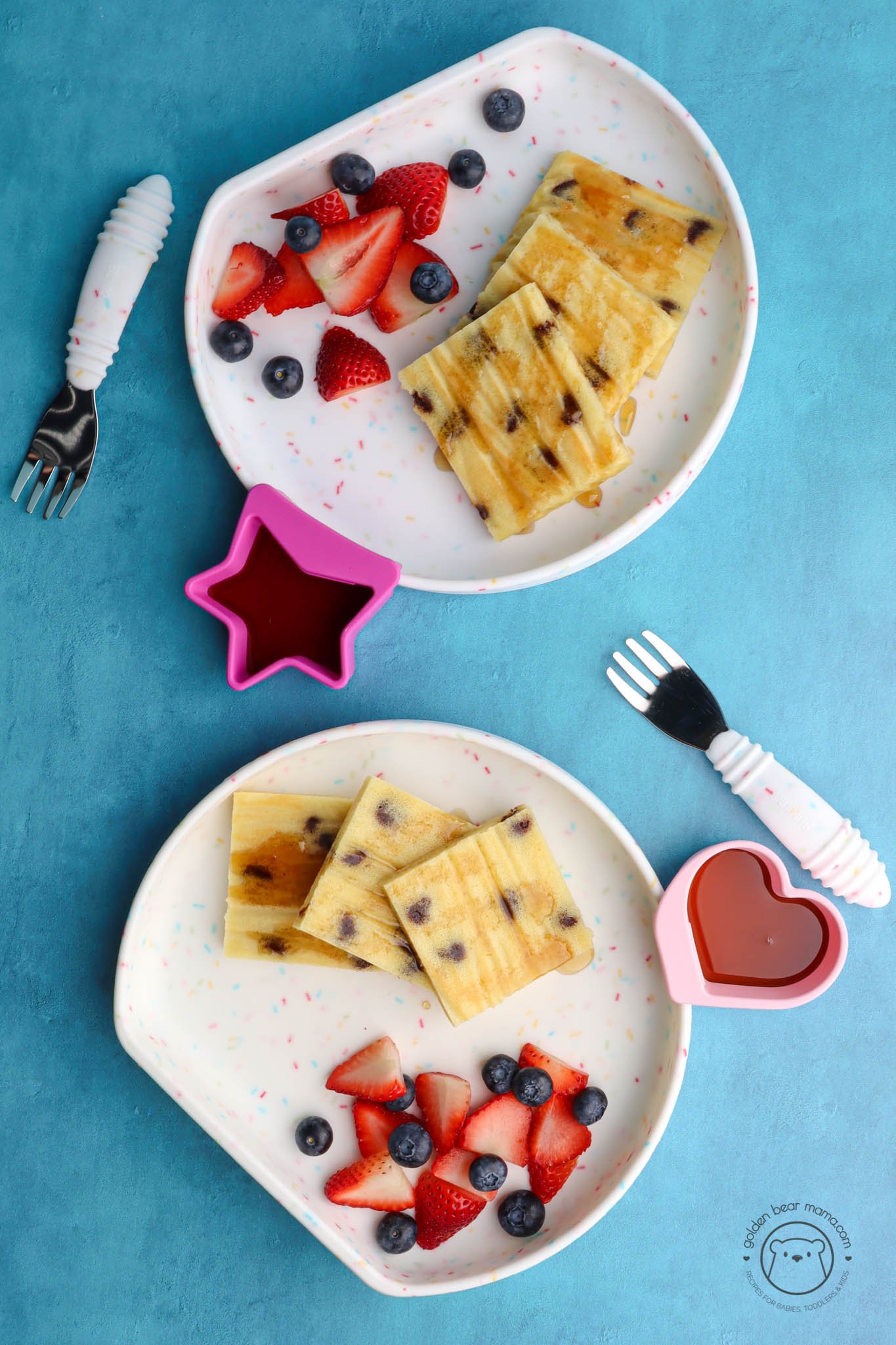 2 toddler plates with pancakes and berries